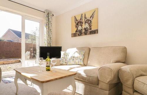 Ilminster Cottage | 8 ADAMS MEADOW, pet friendly, with a garden in Ilminster