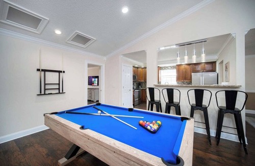 Southside House | ~8-Ball Abode Sleeps 8 Pool Basin & Pool Table~