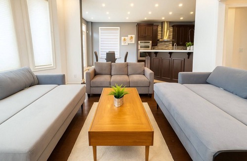 Brampton House | 8-BDRM Wedding, Event & Group Ready | Near Airport