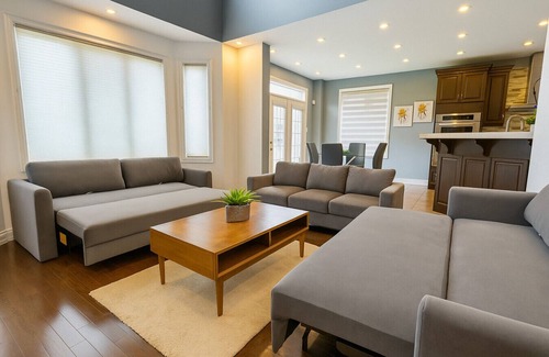 Brampton House | 8-BDRM Wedding, Event & Group Ready | Near Airport