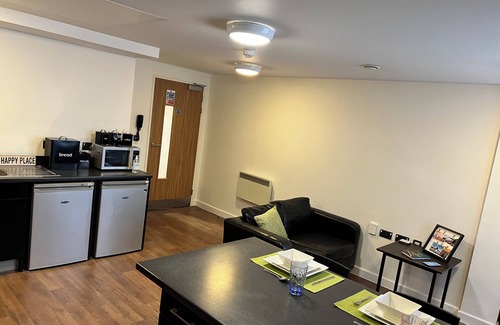 Barbican Apartment | 8 Bed Apartment @ Astor House by Pureserviced