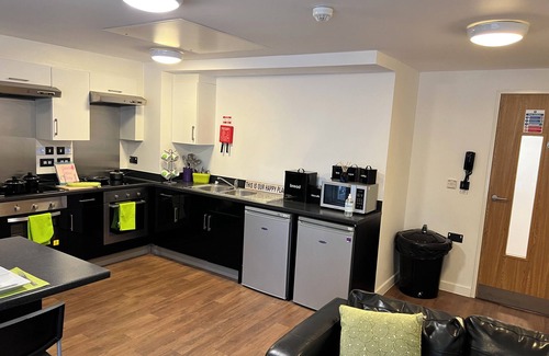 Barbican Apartment | 8 Bed Apartment @ Astor House by Pureserviced