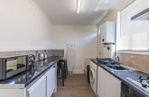 Southampton House | 8 Bed Contractor/Family Stays Free Private Parking