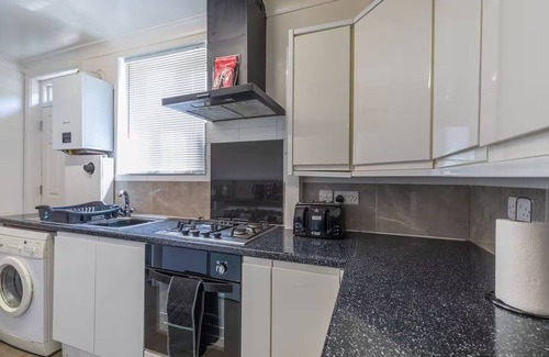 Southampton House | 8 Bed Contractor/Family Stays Free Private Parking