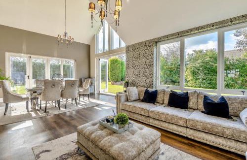 Sugnall House | 8 Bed in Standon oc-w32745