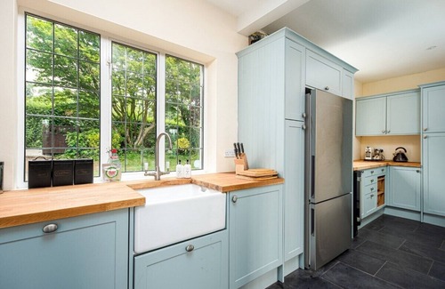 Stanton Drew Cottage | 8 bed villa. Hot tub, games rm. Nr Bath/Bristol