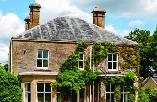Stanton Drew Cottage | 8 bed villa. Hot tub, games rm. Nr Bath/Bristol