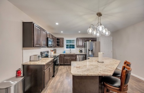 Lake Harmony House | 8 BEDROOM 5K Sq Ft Can Sleep 30, Minutes to Slopes and Lake, W/VOLLEYBALL COURT