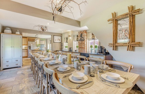 Horseman's Green Cottage | 8 bedroom accommodation in Horsemans Green