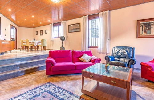 Albolote House | 8 bedroom accommodation in Albolote