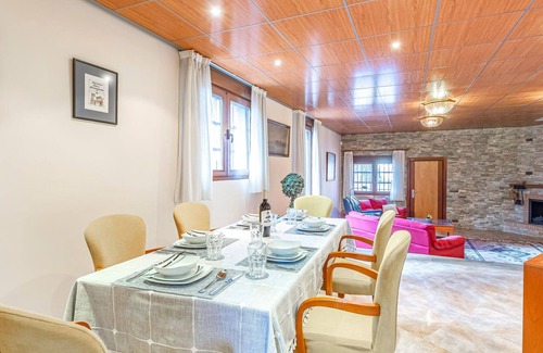Albolote House | 8 bedroom accommodation in Albolote
