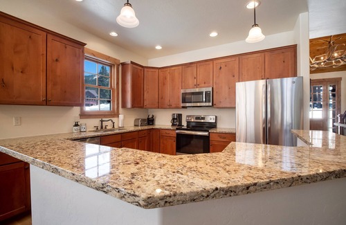 Blue River House | 8 Bedroom Luxury Home! 2 Private Hot Tubs!