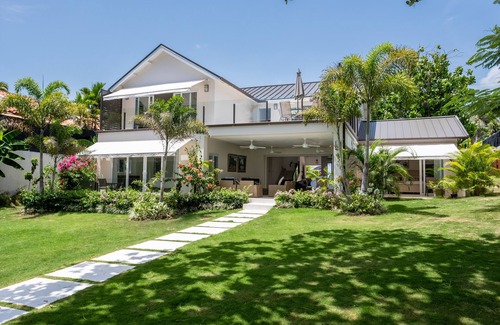 Tower Isle House | 8 Bedroom Luxury Villa - Absolute Seaside Property