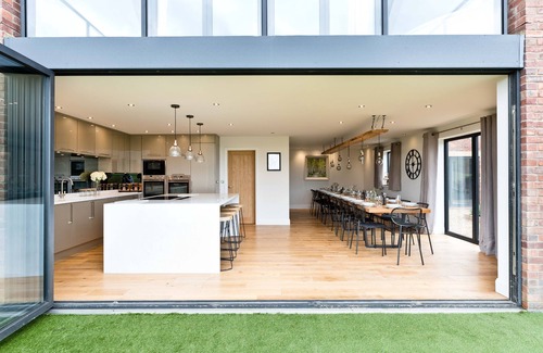 Atlow House | 8 bedroom modern holiday home in the Derbyshire Dales, close to Carsington Water