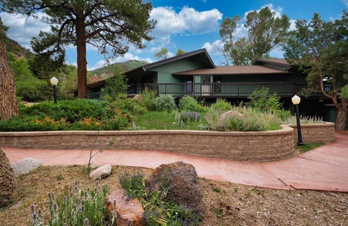 Ridgway House | 8 Bedroom or Reserve as a 4 Bedroom