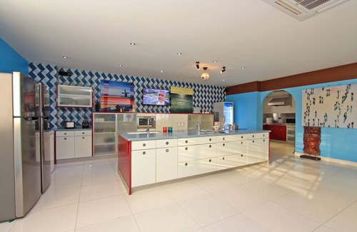 Pratumnak Hill House | 8 Bedroom Villa - Private Pool & Gym