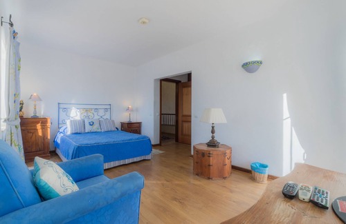 Loule Villa | 8 Bedroom Villa w/ Private Pool near Vilamoura