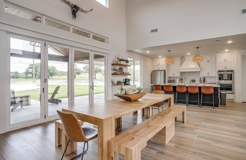 Paluxy Villa | 8 bedrooms Ranch, Pool, Giant Hot Tub, Fishing, Fire Pits and Hiking trails