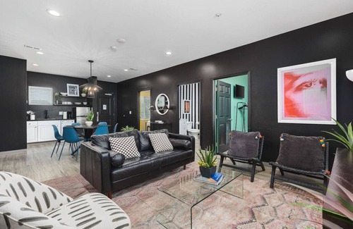 Maxwell Apartment | 8 Beds, 4 Bedroom - WALK to restaurants, bars & coffee