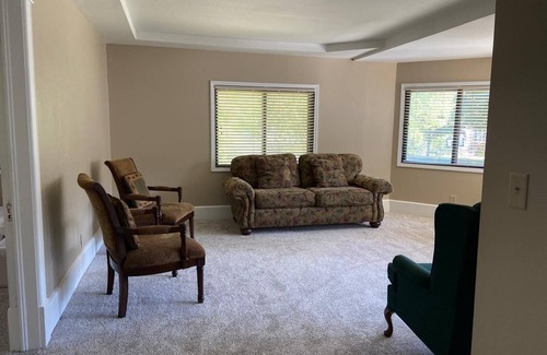 Willmar House | 8 beds-Great deal!
