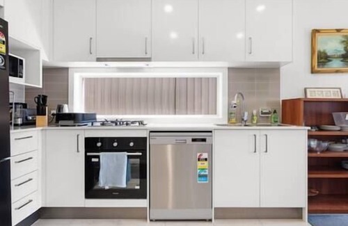 Austral House | 8 Beds l 4 Suites with Office l Austral3