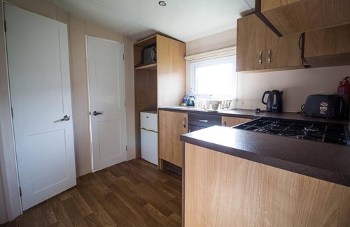 Hopton House | 8 berth caravan at Broadland Sands Holiday Park in Suffolk ref 20140BS