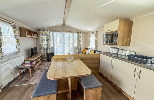 Hunstanton House | 8 berth caravan by the beautiful beach of Hunstanton in Norfolk ref 23006W