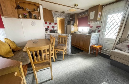 Scratby House | 8 berth dog friendly caravan in Summerfields holiday in Norfolk ref 19160S