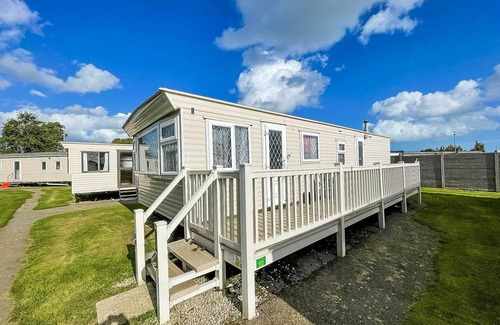 Scratby House | 8 berth dog friendly caravan in Summerfields holiday in Norfolk ref 19160S