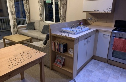 Tattershall House | 8 Berth Luxury holiday home at Tattershall Lakes. Private Hot-Tub. Pet Friendly