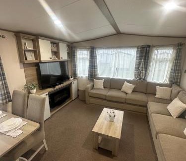 Selsey House | 8 Birth Holiday Home