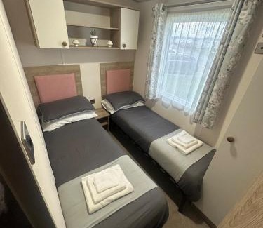 Selsey House | 8 Birth Holiday Home