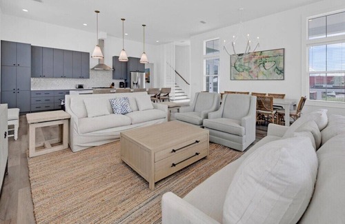 Fort Walton Beach House | 8 BR 6 BA + Pool & Hot Tub + Pickleball Fun
