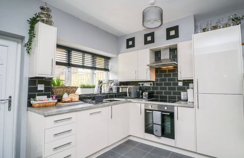 Cockermouth Cottage | 8 BRIDGE STREET, family friendly, with a garden in Cockermouth