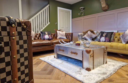 Knott End-on-Sea Cottage | 8 COACH HOUSE, pet friendly, with hot tub in Garstang