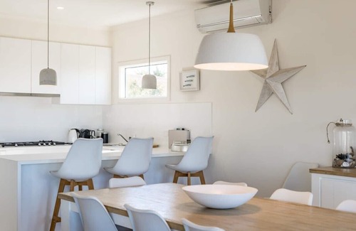 Encounter Bay House | 8 Davies St, Encounter Bay - Wi-Fi - Sea Views