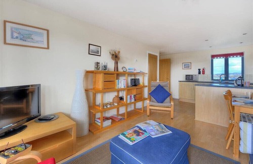 West Bay Cottage | 8 DRIFTWOOD, family friendly, country holiday cottage in West Bay