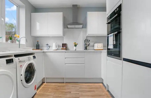 Heworth House | 8 Eighth Ave · Retreat On The Green - Beautiful 4-Bed Home | Pass The Keys