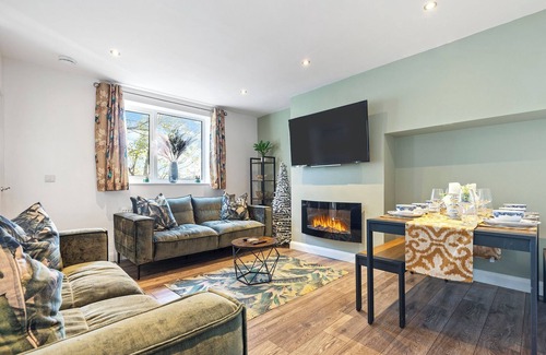 Heworth House | 8 Eighth Ave · Retreat On The Green - Beautiful 4-Bed Home | Pass The Keys