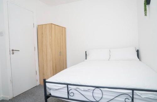 Belle Vue Apartment | 8 Guest Modern Home By O2 Apollo & Ethiad Stadium