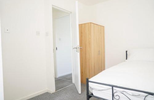 Belle Vue Apartment | 8 Guest Modern Home By O2 Apollo & Ethiad Stadium