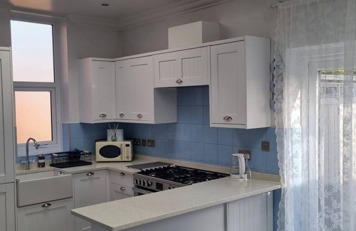 Haydock House | 8 Guests - Free Parking - Full Equipped House