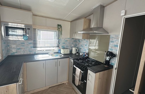 Cayton Bay Cabin | 8 Guests - Pets accepted - Seaglass Cayton Bay