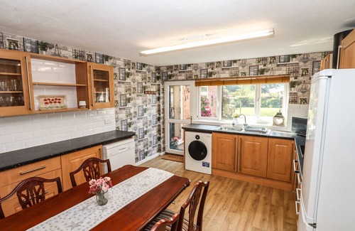 Ormskirk Cottage | 8 HEATONS BRIDGE ROAD, family friendly, with a garden in Scarisbrick