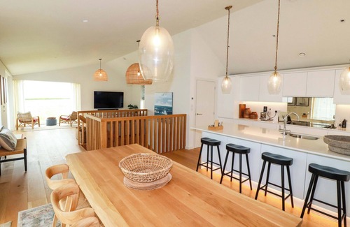 Winnard's Perch Cottage | 8 KARN HAVOS, pet friendly, character holiday cottage in Mawgan Porth
