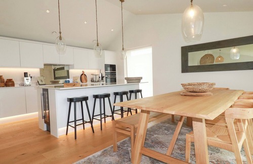 Winnard's Perch Cottage | 8 KARN HAVOS, pet friendly, character holiday cottage in Mawgan Porth