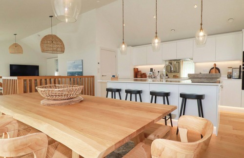 Winnard's Perch Cottage | 8 KARN HAVOS, pet friendly, character holiday cottage in Mawgan Porth