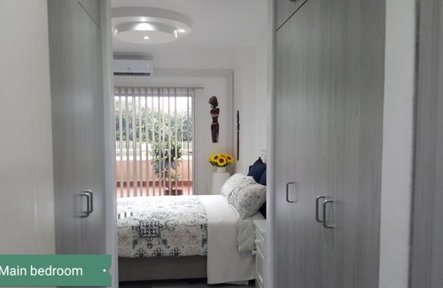 Kingsborough Apartment | 8 L'Escalier Cabanas