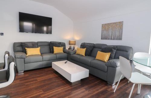 Rhyd-y-clafdy House | 8 Marina View