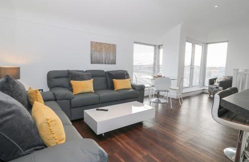 Rhyd-y-clafdy House | 8 Marina View